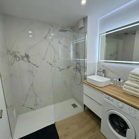 Moderne - Confort - Climatisation - - Soleil- Appartement