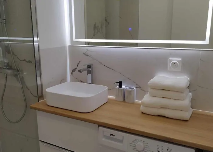 Moderne - Confort - Climatisation - - Soleil- Appartement